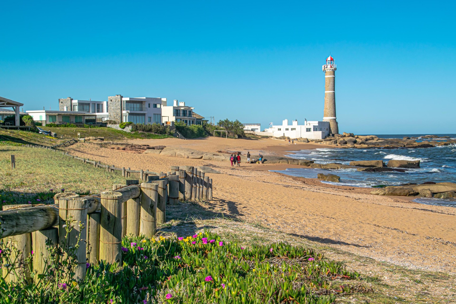 Costa de José Ignacio con su faro al atardecer